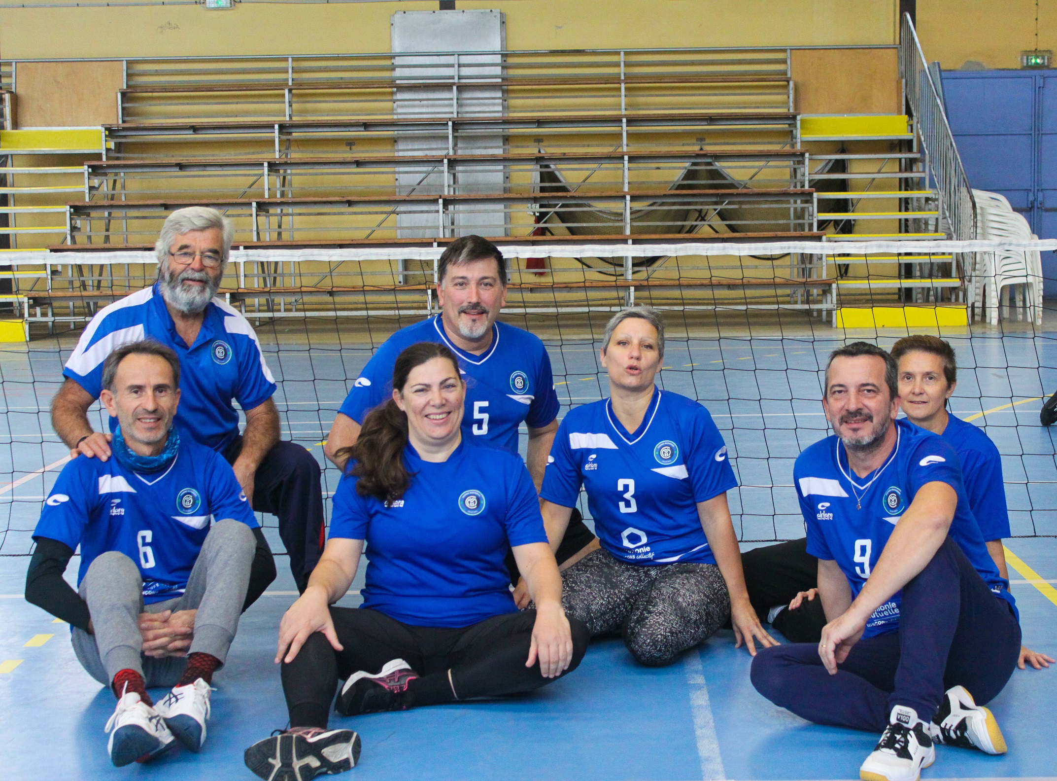 Volley assis